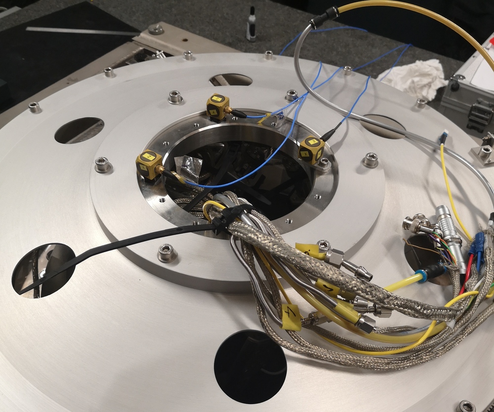 /tdehaeze/phd-micro-station-modal-analysis/media/commit/5a97b43b84d0d315960a5d85f251cce2c9859c01/figs/modal_accelerometers_hexapod.jpg