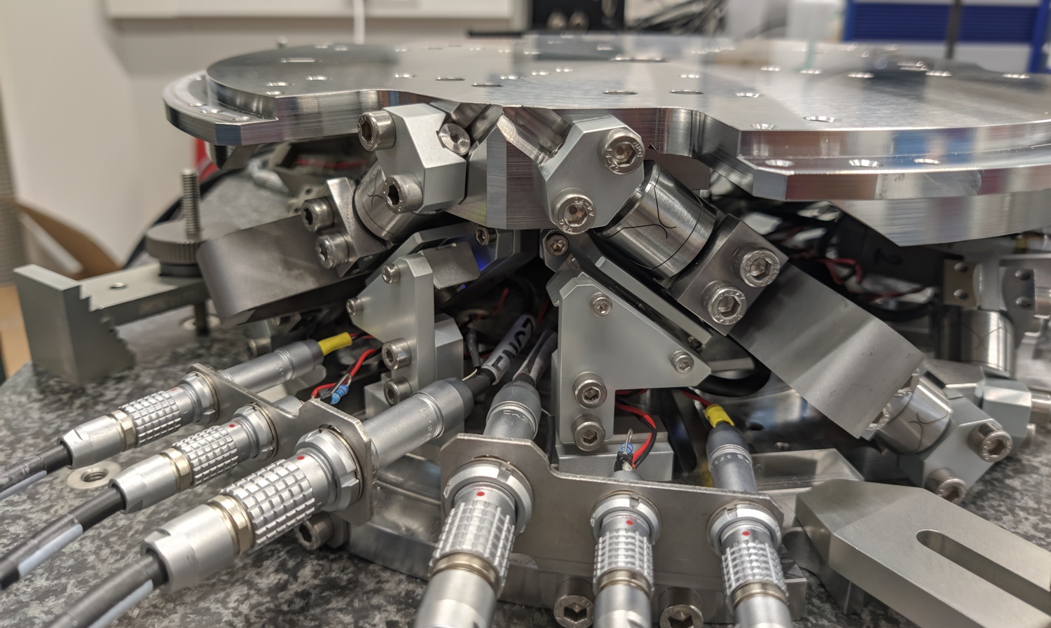 /tdehaeze/phd-test-bench-nano-hexapod/media/branch/master/figs/test_nhexa_mounted_hexapod.jpg