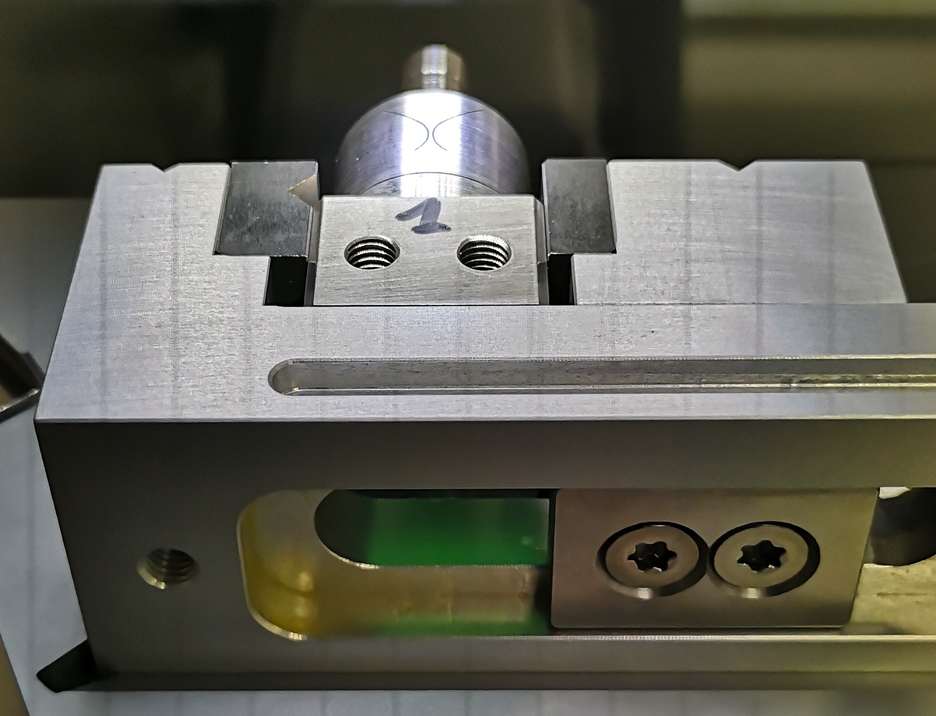 /tdehaeze/phd-thesis/media/commit/3cb936dc7e0186e44164cf49ce1087301c4ea5f2/figs/test_joints_profilometer_setup.jpg