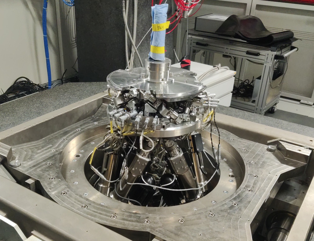 /tdehaeze/phd-thesis/media/commit/6f265dc35dfd8b66579c1747978acecf82f55d7b/figs/test_id31_fixed_nano_hexapod.jpg