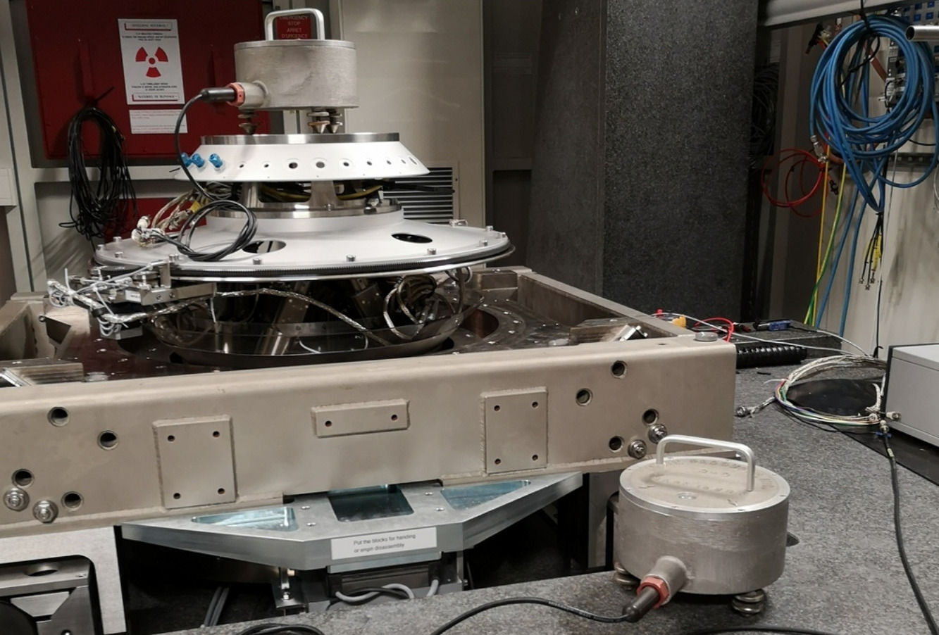 /tdehaeze/phd-thesis/media/commit/6f265dc35dfd8b66579c1747978acecf82f55d7b/figs/uniaxial_ustation_dynamical_id_setup.jpg